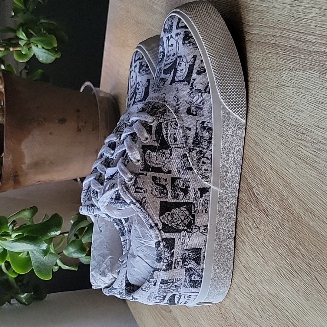 Reformation Hazel Newsprint Trainer